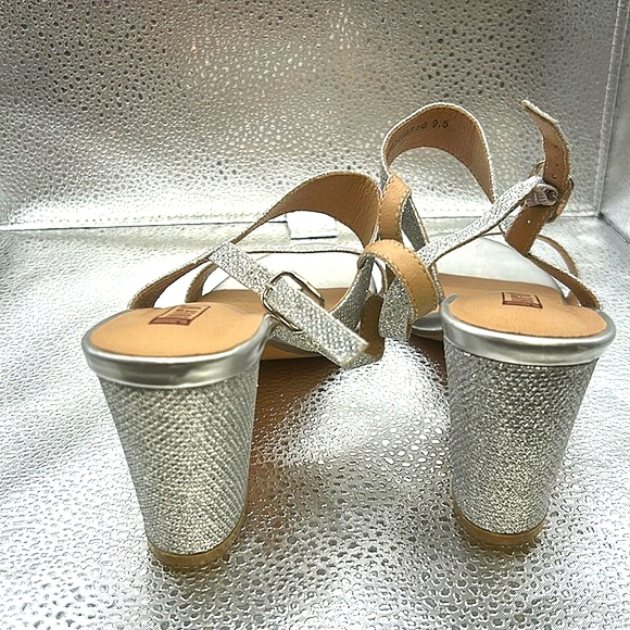 NWOB IDIFU Hi Womens Sandals Size 9.5 Ankle Strap Heeled Silver Shoes - Picture 3 of 5